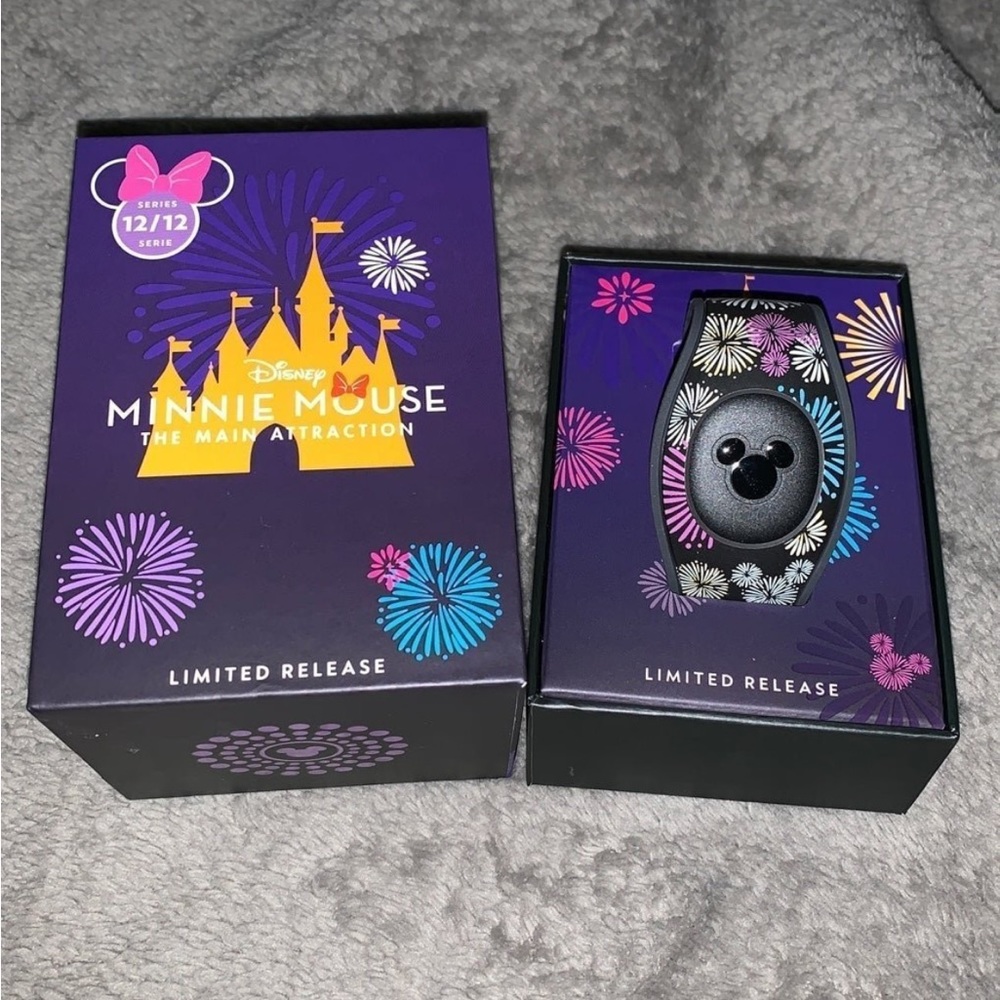 Minnie mouse main attraction December magic band